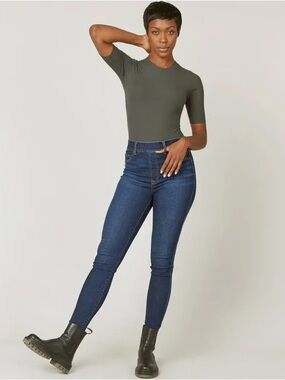 NWT SPANX Suit Yourself Ribbed Crewneck Bodysuit - Dark Palm - Size Medium